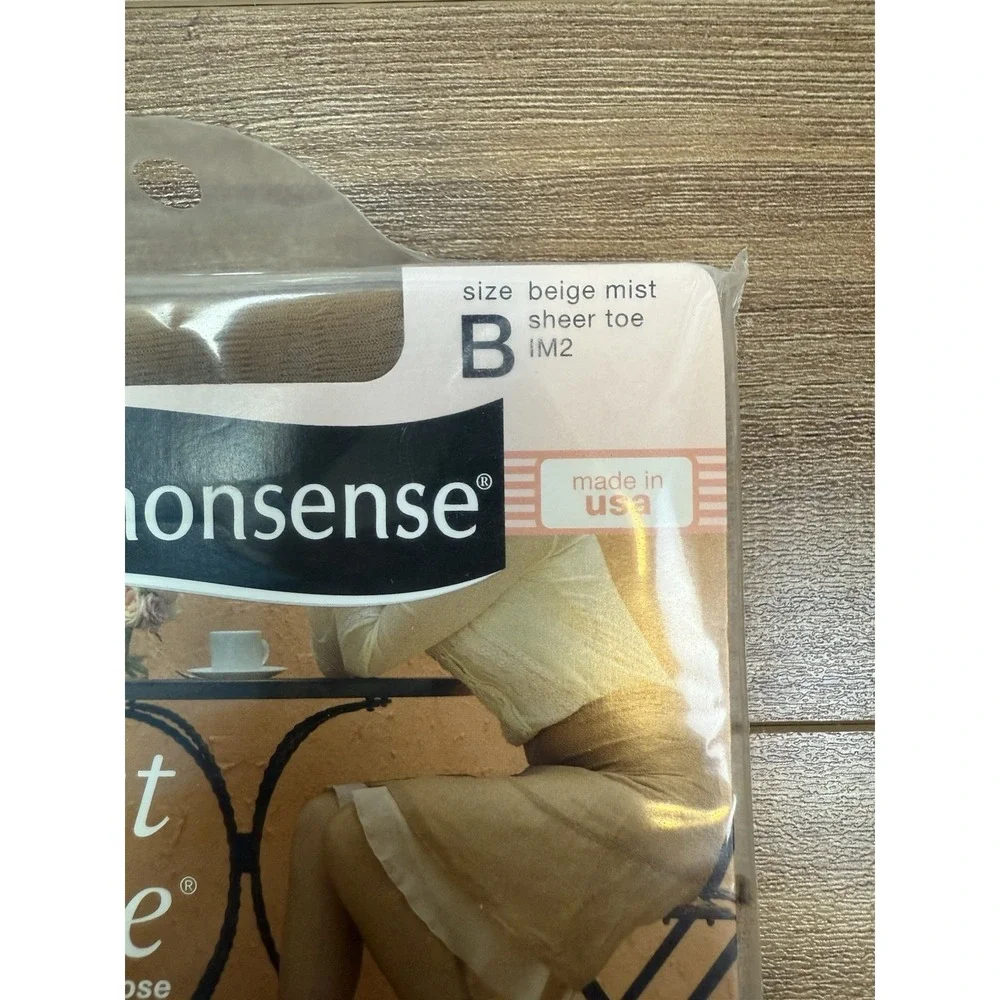 VTG No‎ Nonsense Women's B Almost Bare Beige Mist Sheer Toe Pantyhose NIP